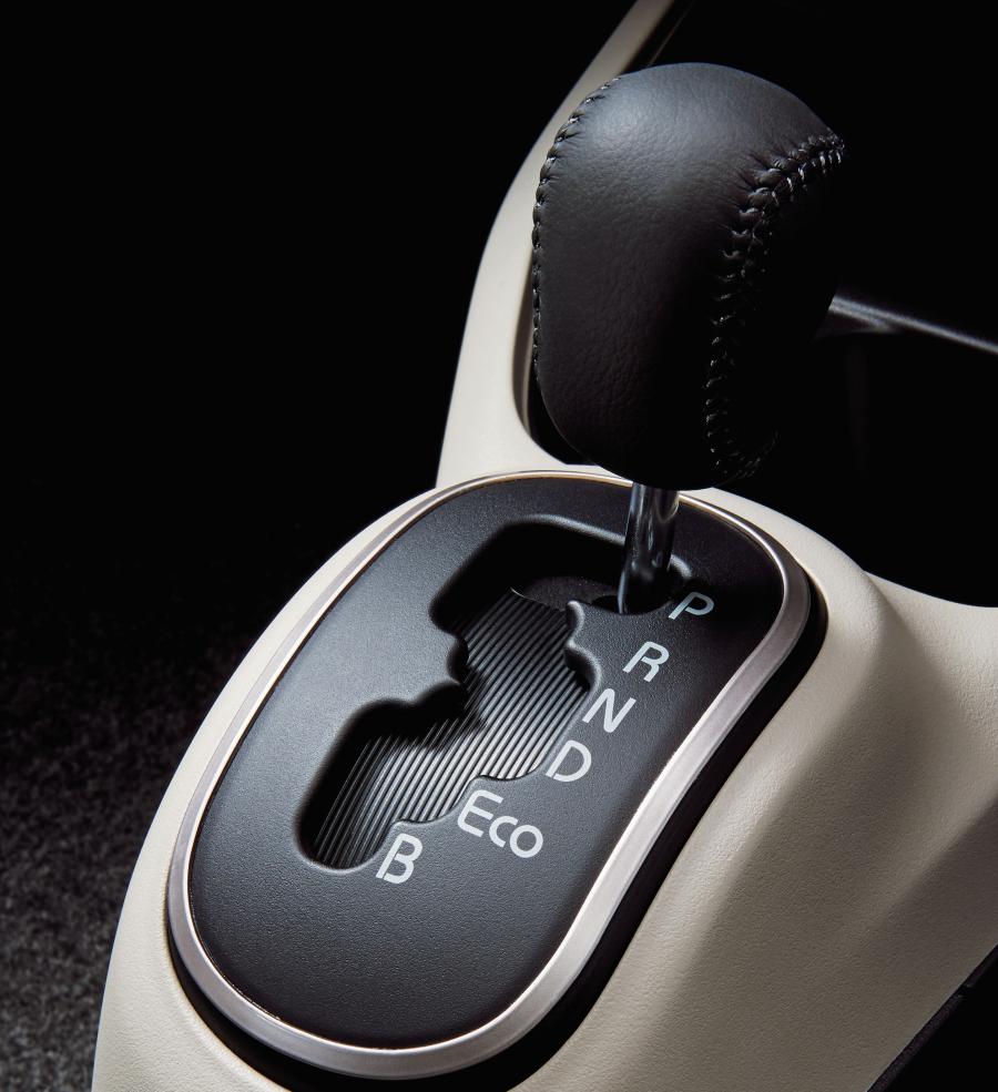 Детали интерьера Mitsubishi i-MiEV 2018 года  (JP) (фото 15 из 15)